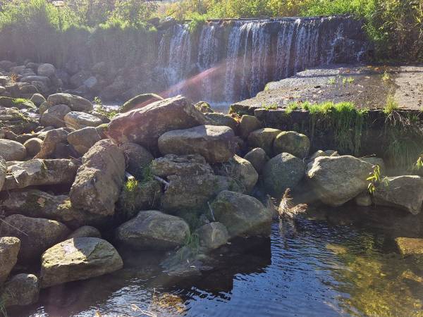 WODOSPAD WIDOCZNY Z POSESJI