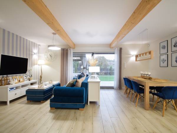 Domek Hampton nad jeziorem z jacuzzi całorocznym