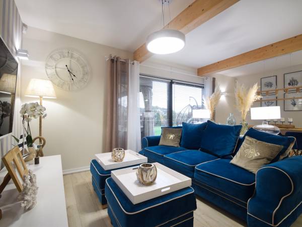 Domek Hampton nad jeziorem z jacuzzi całorocznym