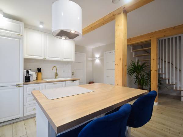 Domek Hampton nad jeziorem z jacuzzi całorocznym