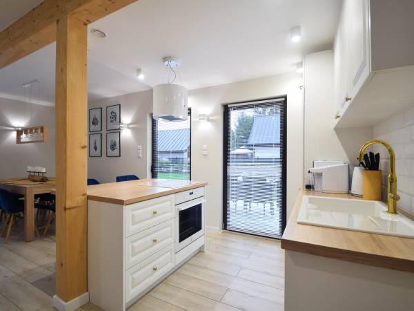 Domek Hampton nad jeziorem z jacuzzi całorocznym