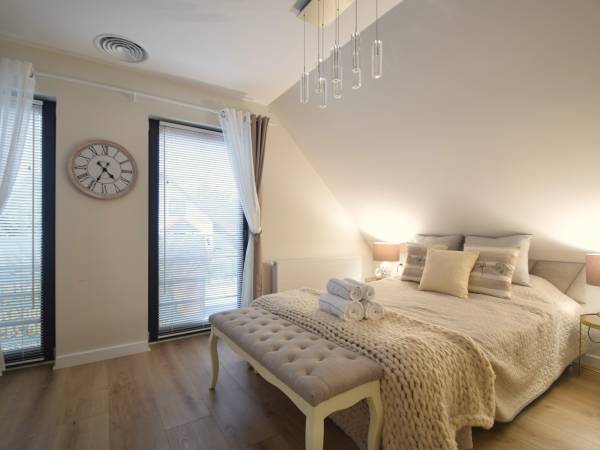 Domek Hampton nad jeziorem z jacuzzi całorocznym