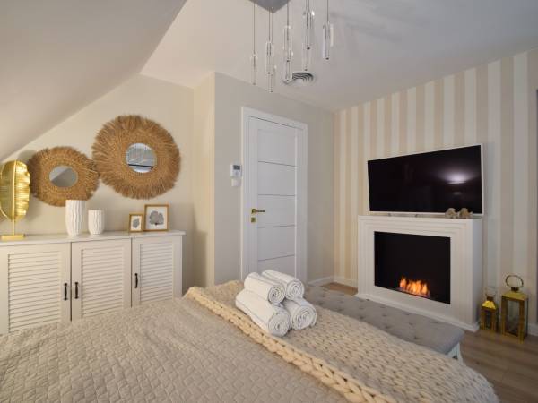 Domek Hampton nad jeziorem z jacuzzi całorocznym