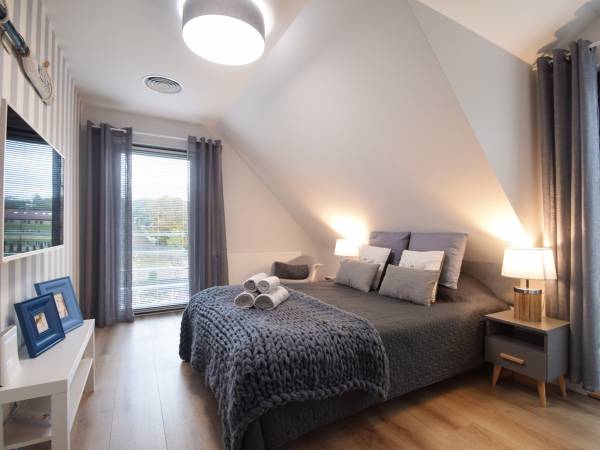 Domek Hampton nad jeziorem z jacuzzi całorocznym