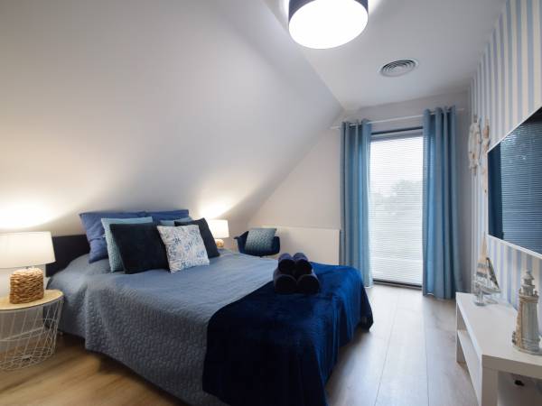 Domek Hampton nad jeziorem z jacuzzi całorocznym