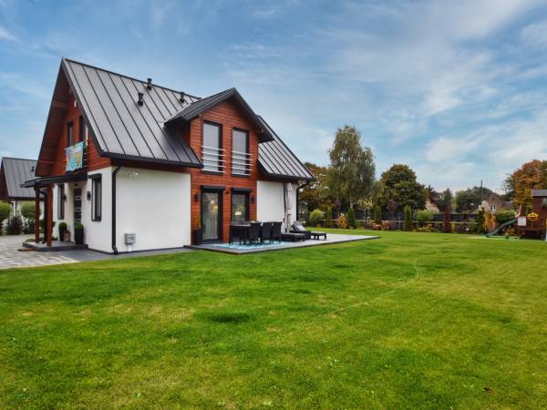 Domek Hampton nad jeziorem z jacuzzi całorocznym