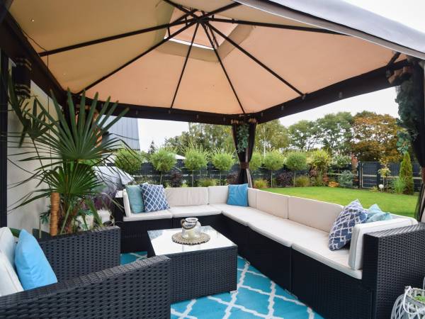 Domek Hampton nad jeziorem z jacuzzi całorocznym