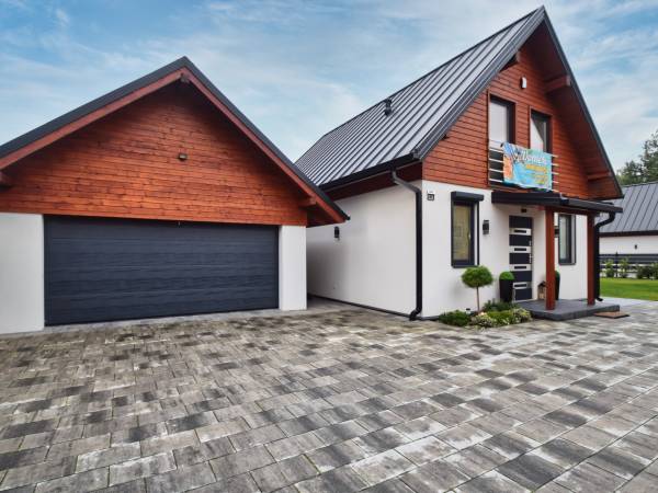 Domek Hampton nad jeziorem z jacuzzi całorocznym