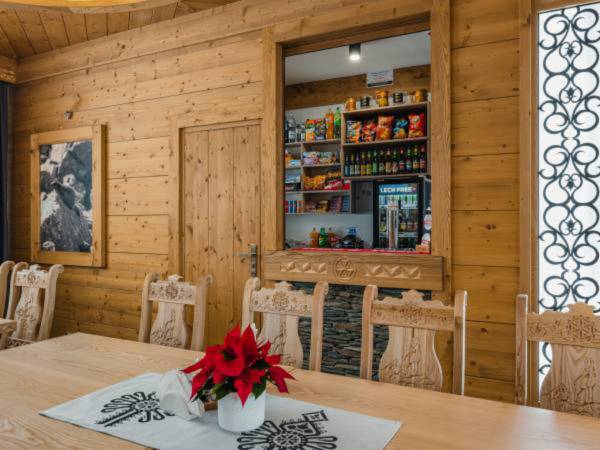 Barek z piwem i słodyczami