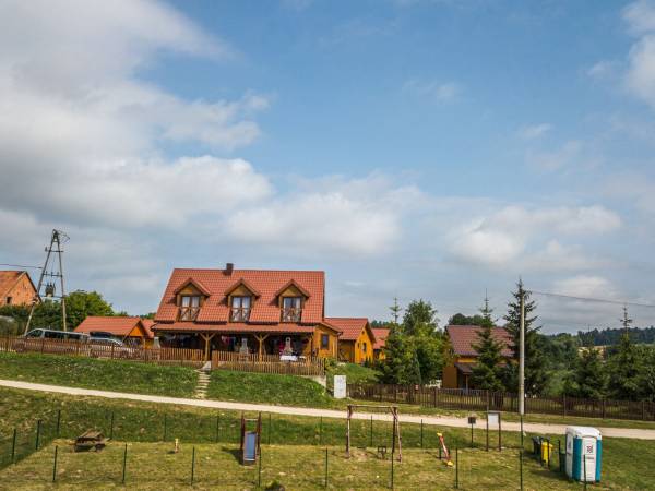 Domki z basenem całorocznym 