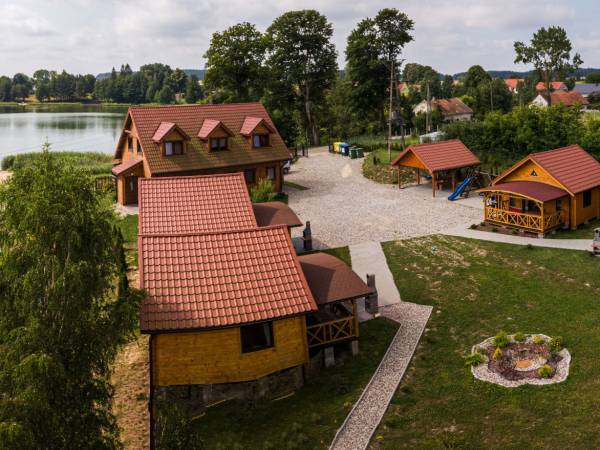 Domki z basenem całorocznym 