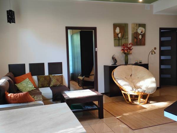 wejścia z salonu do dwóch sypialni