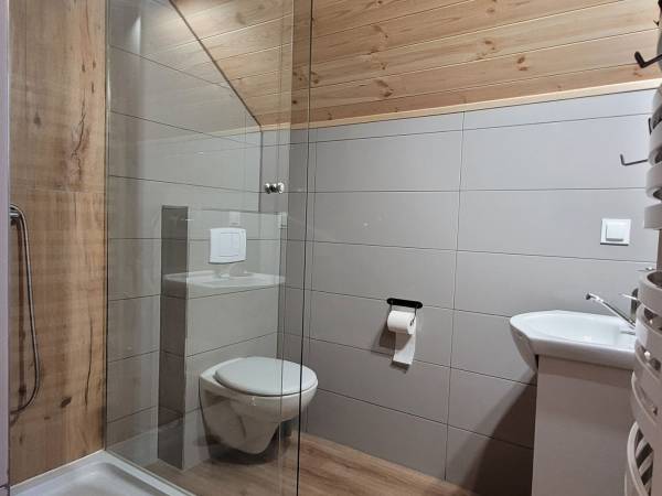 Łazienka w pokoju 4 os