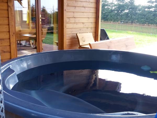 Balia na zadaszonym tarasie.