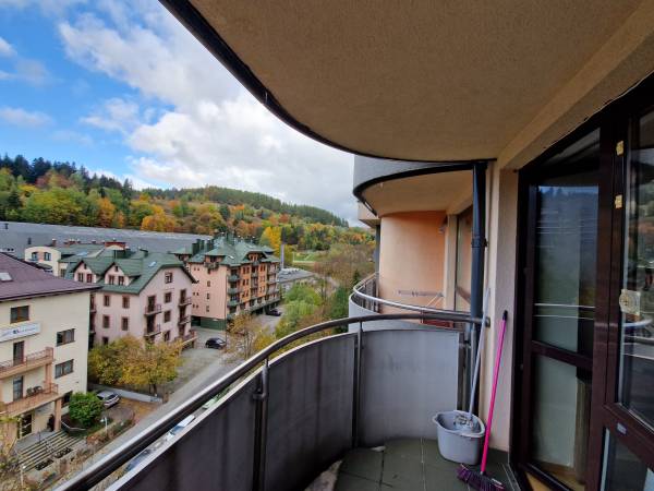 dwa balkony typu loggia