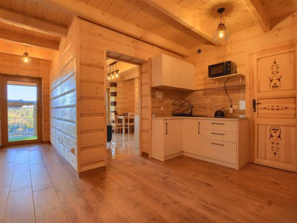 Chata II - Przedpokój z aneksem kuchennym