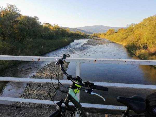 Ścieżka rowerowa w pobliżu karczmy