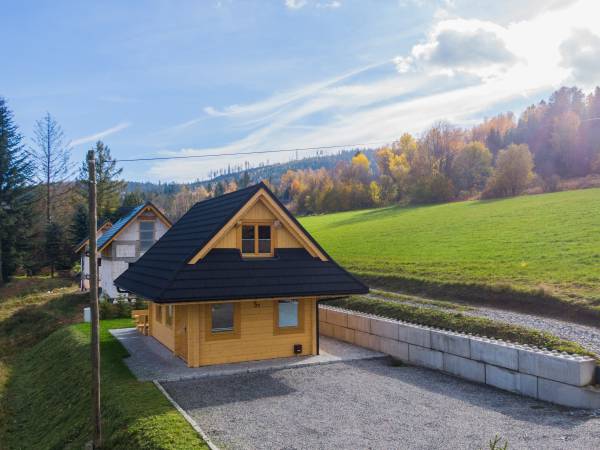 główne wejście i parking