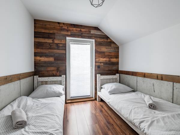 Sypialnia nr 3 z 2 pojedyńczymi łóżkami 