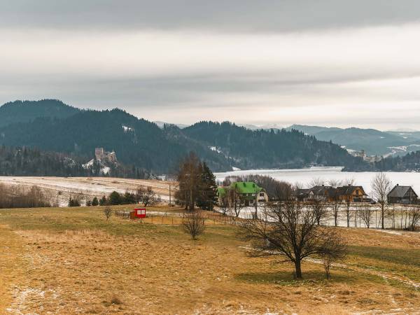 widok z balkonu na zamki 