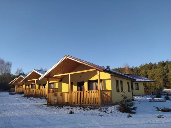 widok z parkingu ośrodka