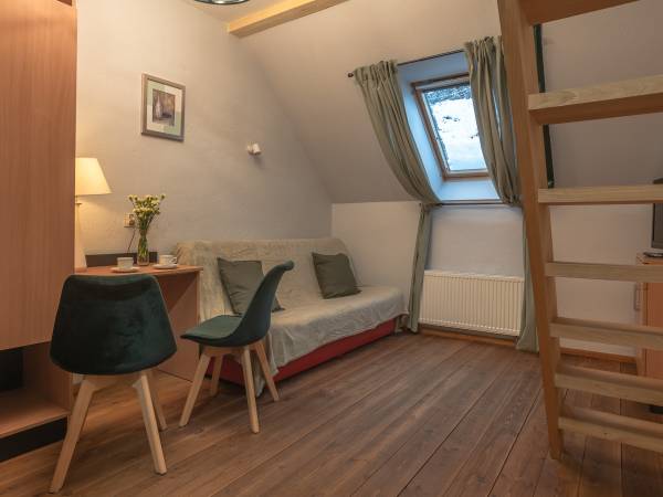 pokój z antresolą 32