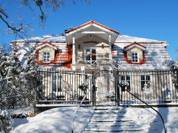 Dom od strony frontowej