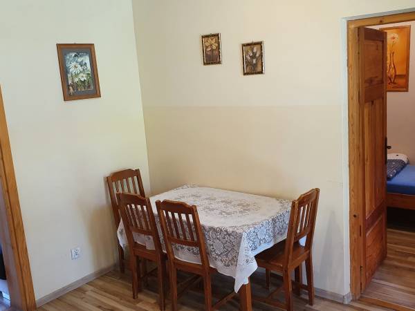 pod Modrzewiem - jadalnia