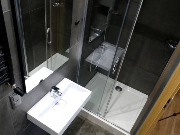 łazienka w pokoju wysoki standard 