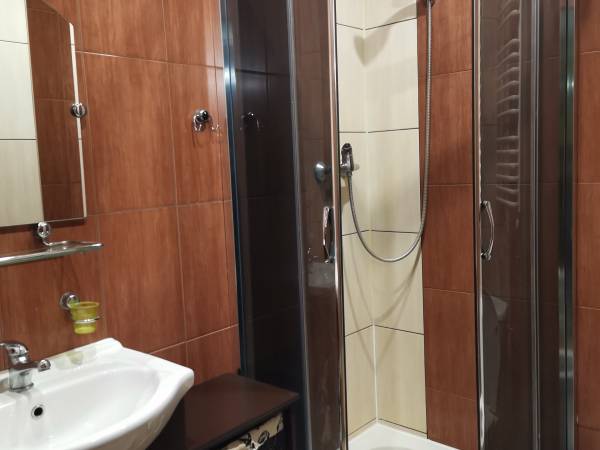 łazienka w pokoju 4-os.