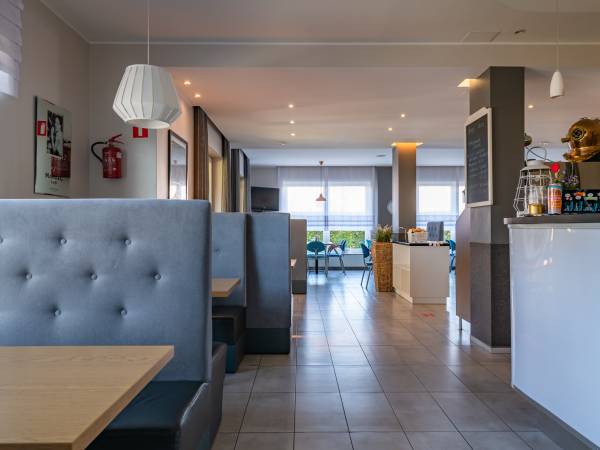 wejście sala restauracyjna i bar