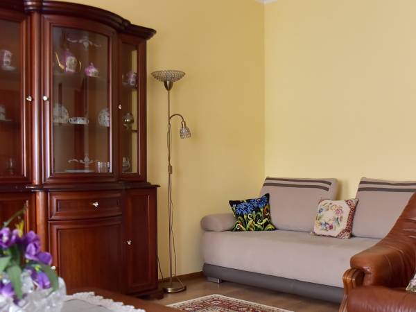 duży pokój- duża kanapa 2 osb.rozkład.