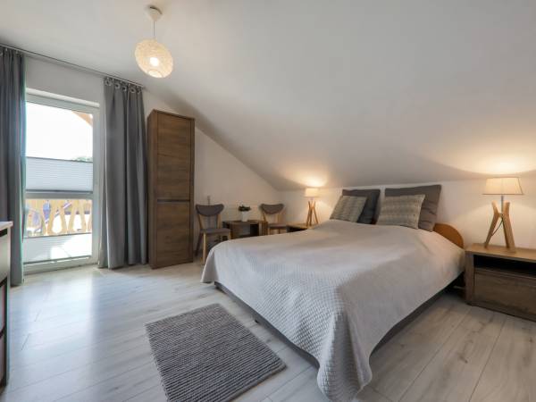 Pokój 2 osobowy z widokiem na miasto i stok narciarski 