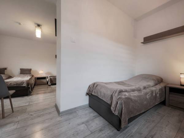 Pokój na parterze z wyjściem na parking 