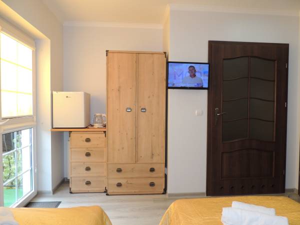 pokój z 2 łóżkami pojedynczymi z balkonem