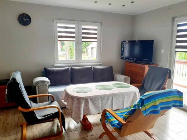 Część wypoczynkowa z aneksem kuchennym