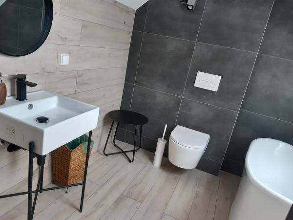 łazienka przy pokoju