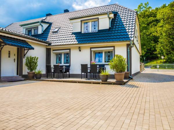 ENKLAWA NAD KWISĄ - APARTAMENTY