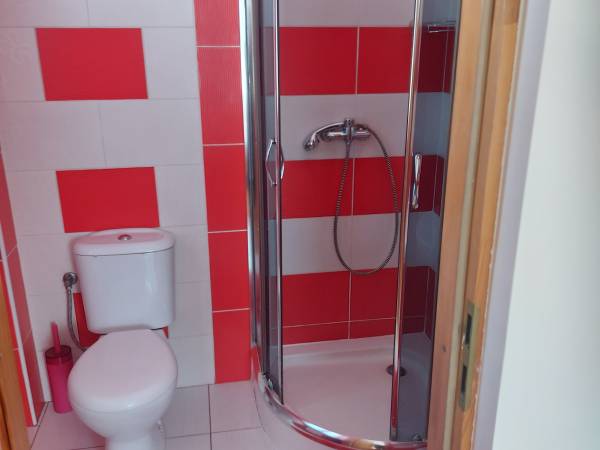 łazienka do pokoju dwuosobowego