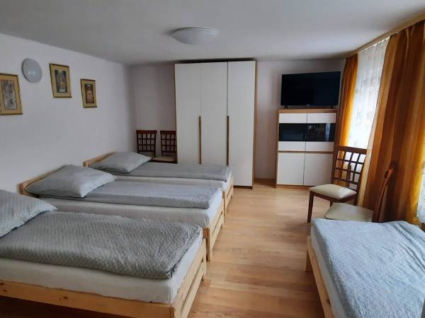 jedna z sypialni domku o pow. ok.60m2