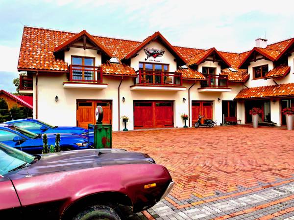 Jantarvia Car Museum Noclegi z klimatem