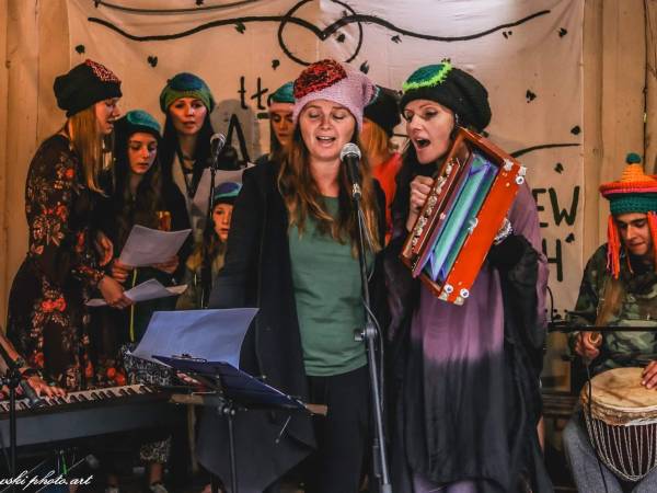 FOLK koncert w Tle dla Mew