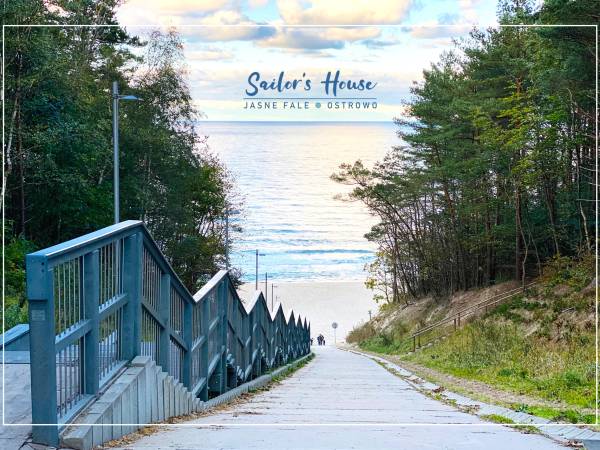 zejście w centrum Jastrzębiej Góry