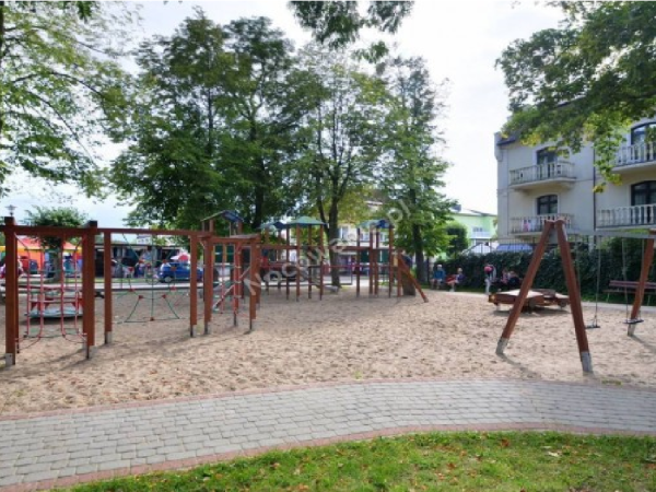 PLAC ZABAW (w bezpośrednim sąsiedztwie)