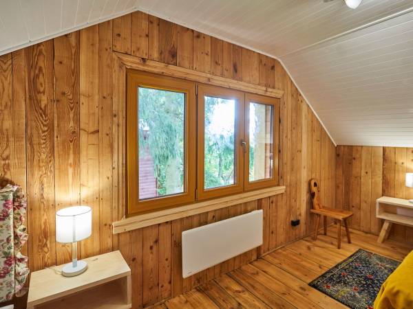 Sypialnia z dwoma pojedynczymi łóżkami