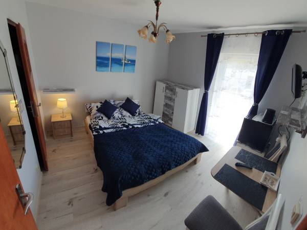 Pokój nr 2 , 2 osobowy, z łazienką i balkonem, I piętro