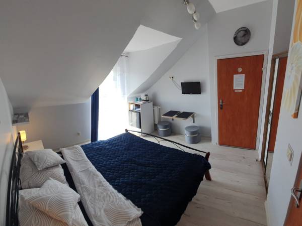 Pokój nr 8, 2 osobowy, z łazienką, z balkonem, III piętro