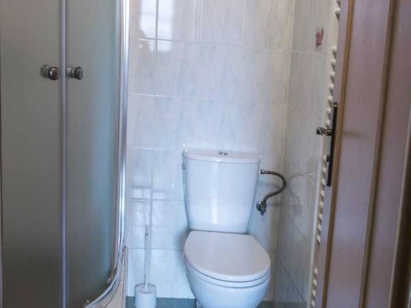 pokój ośmioosobowy