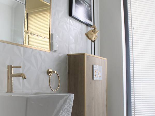 Domek Hampton nad jeziorem z jacuzzi całorocznym