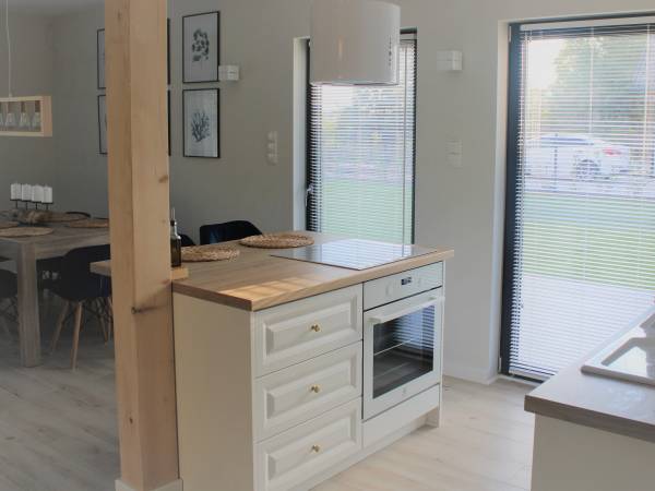 Domek Hampton nad jeziorem z jacuzzi całorocznym